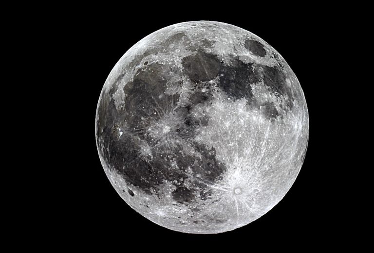 La Luna come non l'abbiamo mai vista: pubblicato l'atlante geologico lunare più dettagliato di sempre
