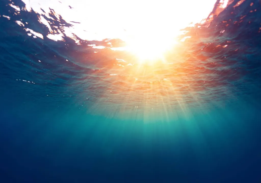 Luz solar aguar potable agua de mar