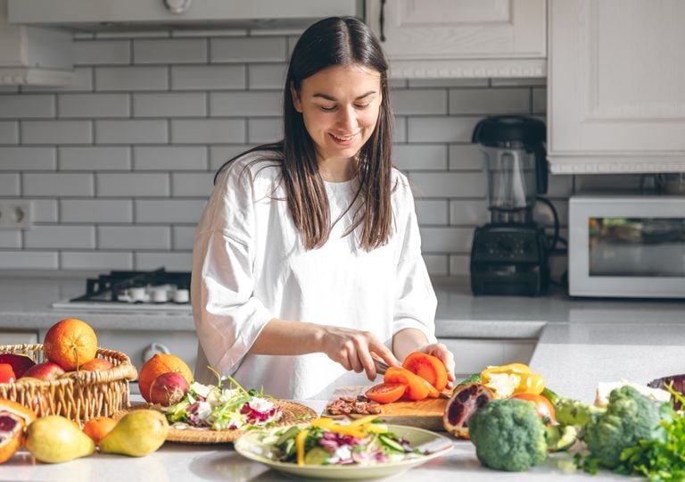 Madera, pl&aacute;stico o metal: &iquest;cu&aacute;l es la mejor tabla de cortar para la cocina?