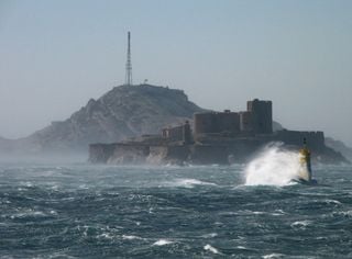 Il maestrale, l'impetuoso vento che esce dalla valle del Rodano