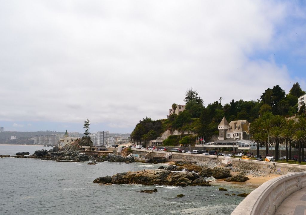 Castillo Wulff Viña del Mar con cielo nublado