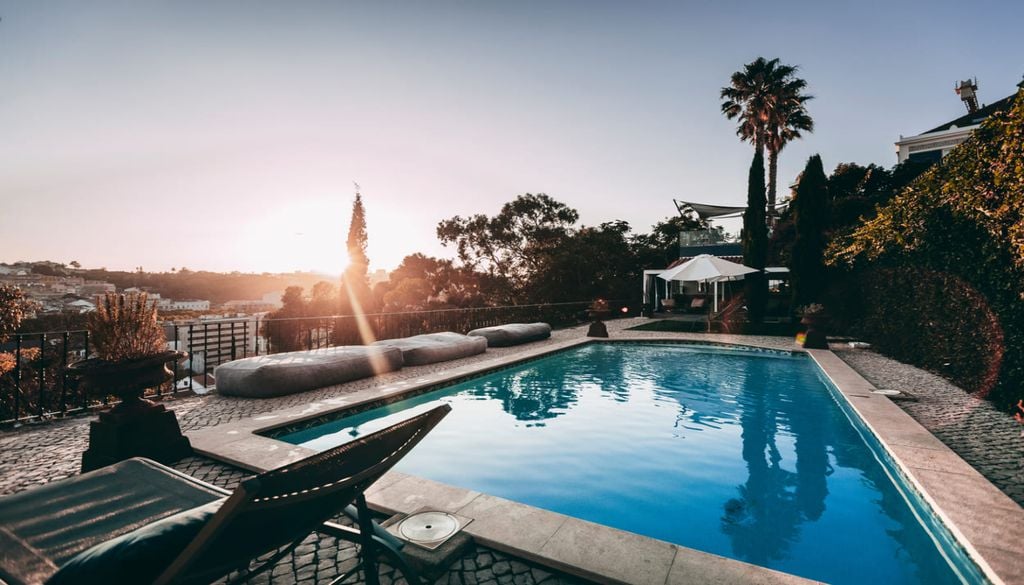 Lisboa tem duas piscinas só para adultos perfeitas para os primeiros dias de calor. Foto: Torel Palace Lisbon