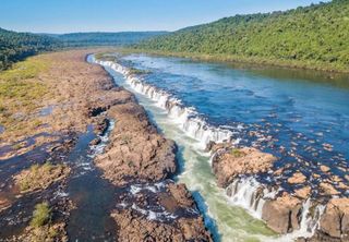 Maior cachoeira longitudinal do mundo está localizada no Brasil; conheça e saiba onde fica