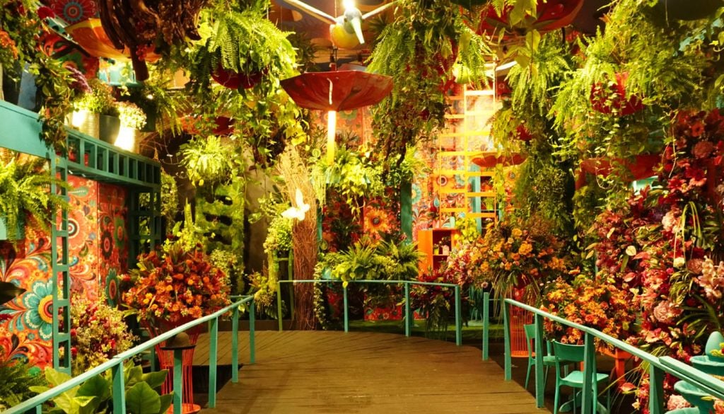 Uma mostra de flores e plantas em um dos ambientes da Expoflora, edição anterior. Crédito: Divulgação.