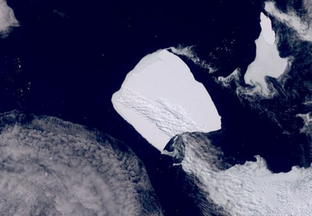 imagen satelital de un iceberg