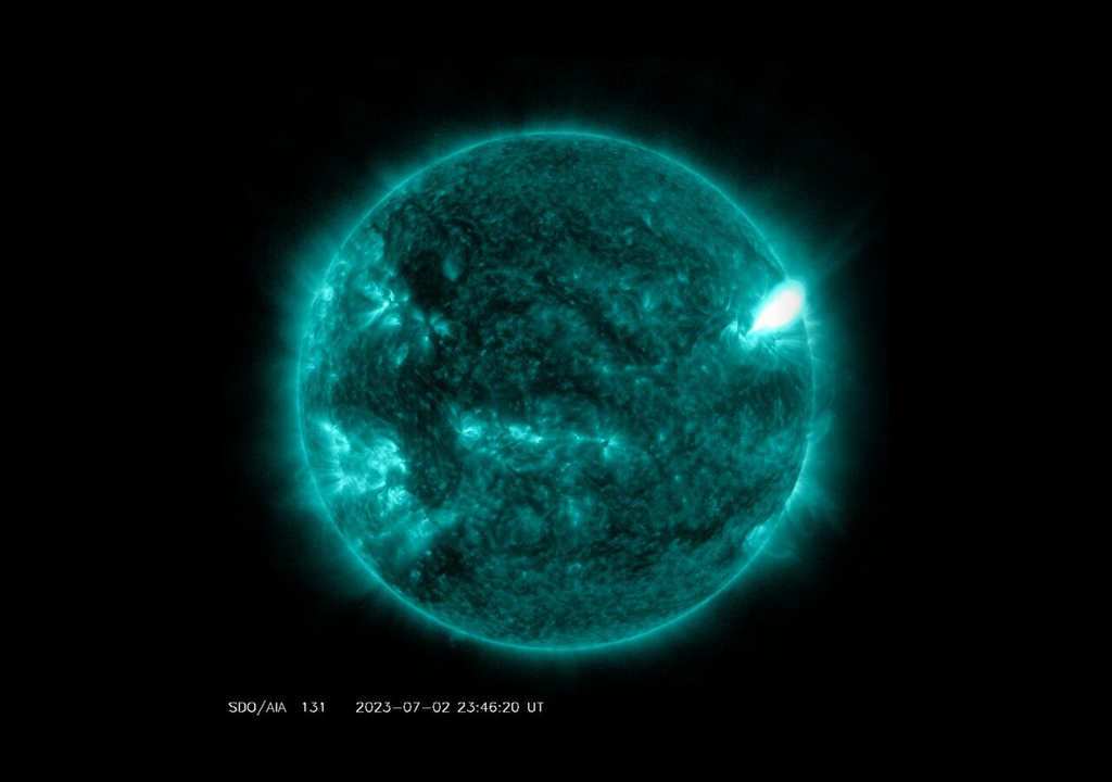 Sol observado no ultravioleta mostrando um flare