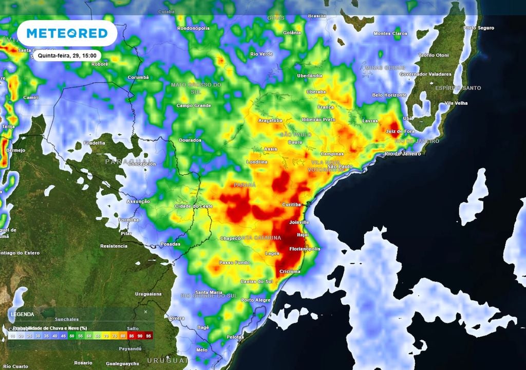 Previsão de probabilidade de chuvas na quinta-feira durante a tarde mostra que tempestades podem se formar de maneira abrangente no Sul e no Sudeste (especialmente SP).