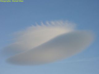 Majestuosos altocú estratocúmulos lenticulares en Alhaurín