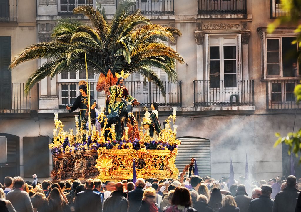 Las procesiones de Málaga transcurrirán bajo un cielo despejado: también se espera una alta afluencia en las playas.