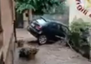 Maltempo, allagamenti e danni in Calabria, Puglia e Sicilia: i video