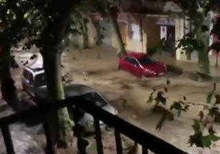 Maltempo, alluvioni lampo in Francia e Spagna: i video