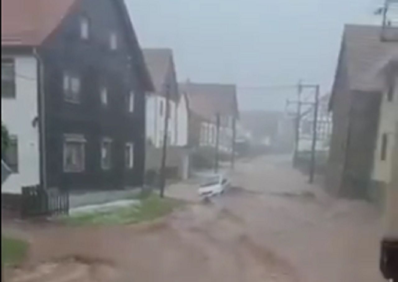 Maltempo Alluvioni Lampo In Germania E Francia Tornado In Spagna