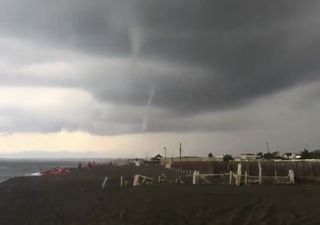 Maltempo nel Lazio, i video delle trombe marine sul litorale