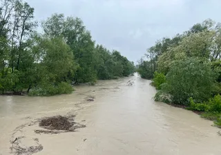 Maltempo, piogge torrenziali e allerta rossa per i fiumi in Italia: la situazione in diretta