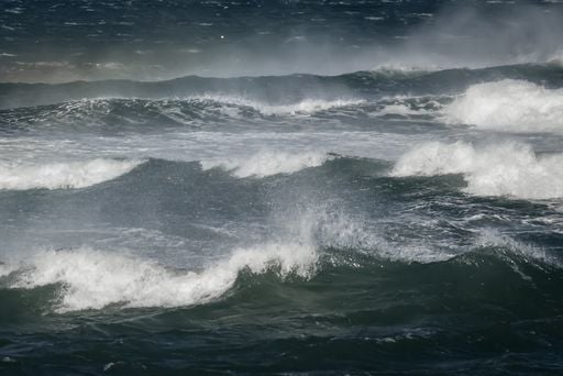 Maltempo record in Italia: oltre 500 mm di pioggia e onde di 10 metri. Ora nuovo peggioramento