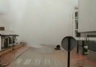 Maltempo in Spagna, i video della tempesta Gloria: mareggiata record