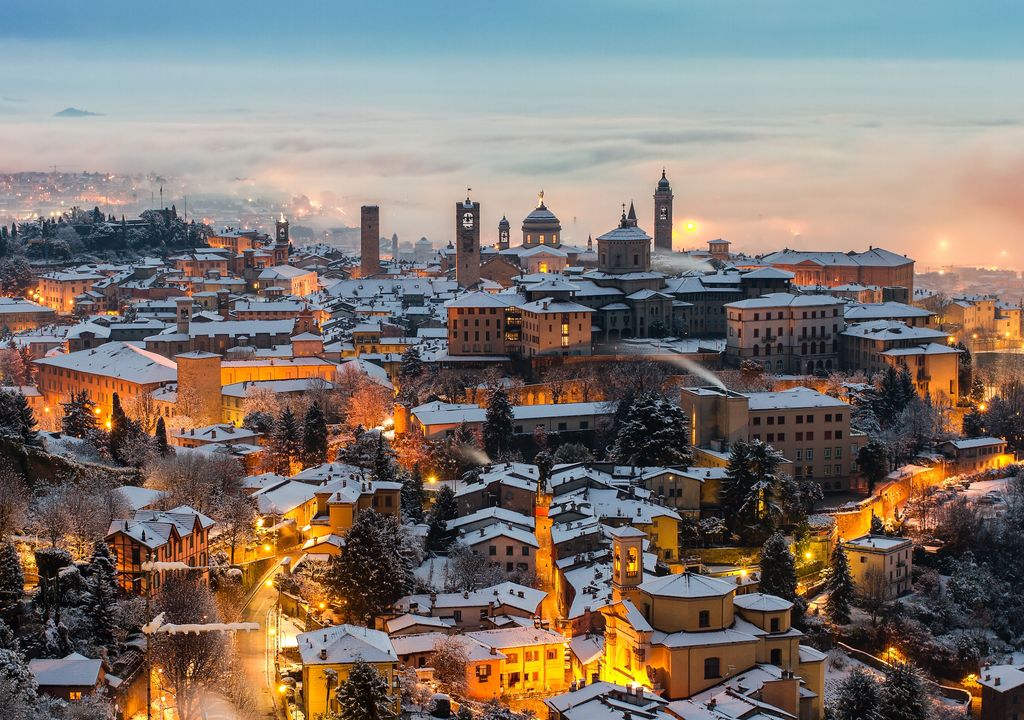 Bergamo, veduta della città alta da San Vigilio