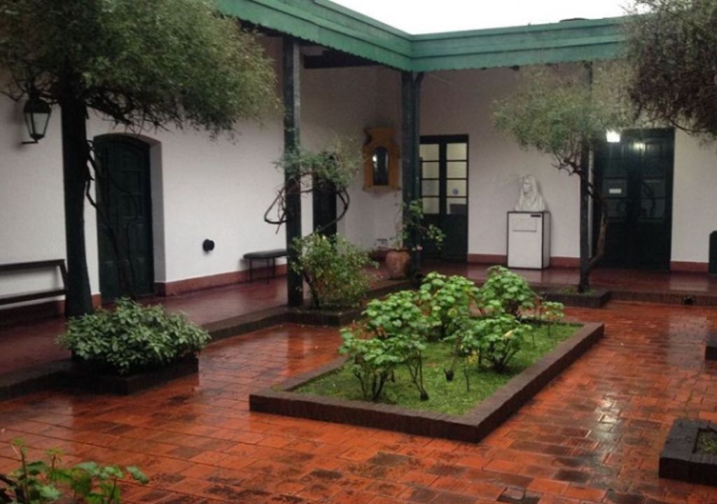 Patio de los jazmines. mama antula