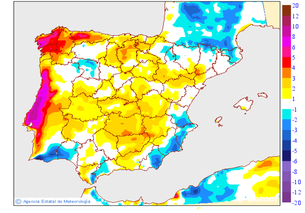 Anomalías de temperaturas máximas respecto al sábado.