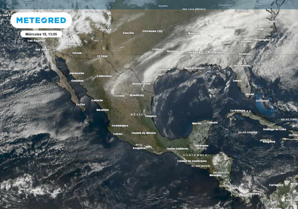 Una extensa circulación anticiclónica cubre buena parte de México.