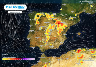 En unas horas estallarán las tormentas en España: lluvias fuertes, muchos rayos, vendavales y granizo en estas regiones