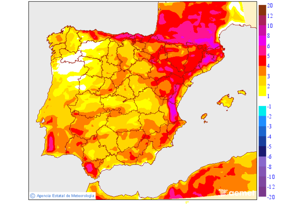 Mapa de la variación de las temperaturas máximas de mañana respecto a las de hoy en la Península y Baleares. Fuente: AEMET.