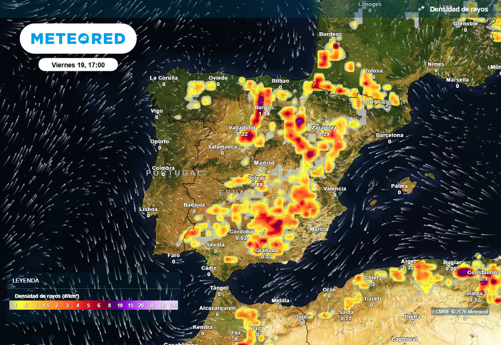 La actividad eléctrica podría ser importante en puntos del interior durante la tarde de mañana: atención al riesgo de incendio.