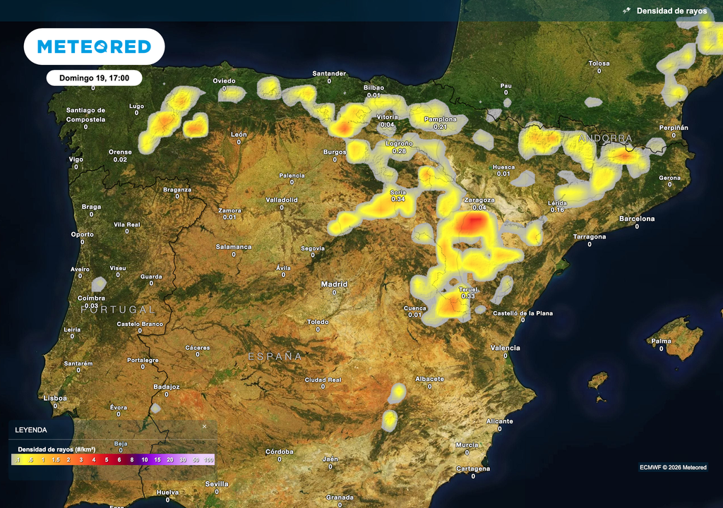 Densidad de rayos prevista para mañana domingo por el modelo europeo, en el punto álgido de actividad tormentosa.