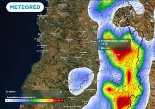 Mañana un nuevo frente frío llegará a Santiago: nubosidad y chubascos en la capital