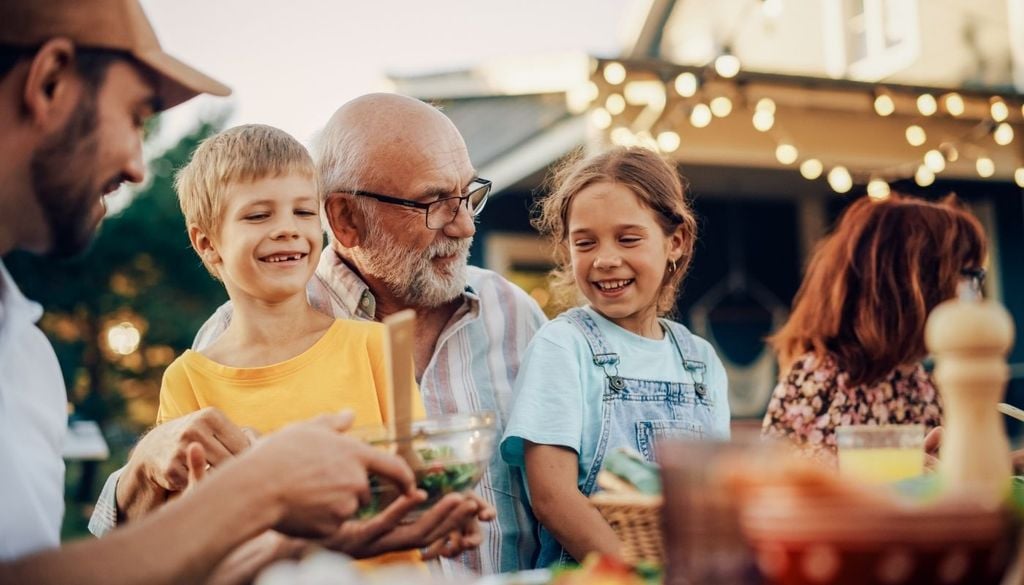 La convivialità è un toccasana per la salute cerebrale, al punto da aiutare a prevenire persino la demenza