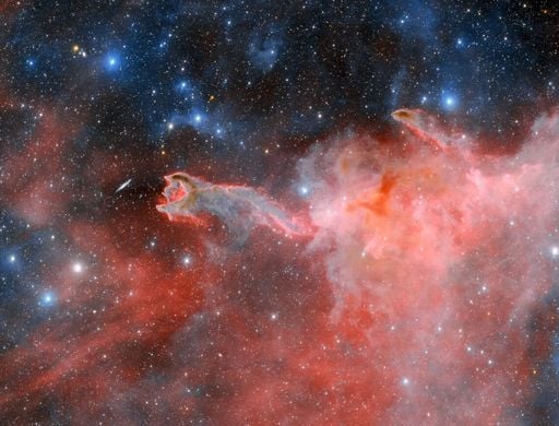 Los astr&oacute;nomos observan la &ldquo;mano de Dios&rdquo; emergiendo desde una nebulosa