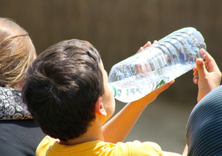 Cómo mantenerse seguro y fresco frente al calor insano