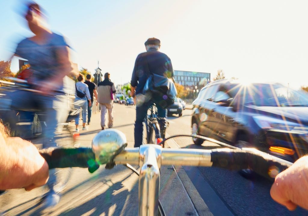 Movilidad transporte sustentabilidad automóvil bicicleta