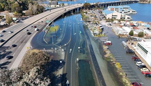&iexcl;Mareas r&eacute;cord inundan California! Calles y casas bajo el agua, se atribuye a un mar m&aacute;s caliente y a El Ni&ntilde;o