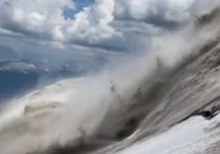 Troppo caldo, terrible rollo sul ghiacciaio della Marmolada: vídeo