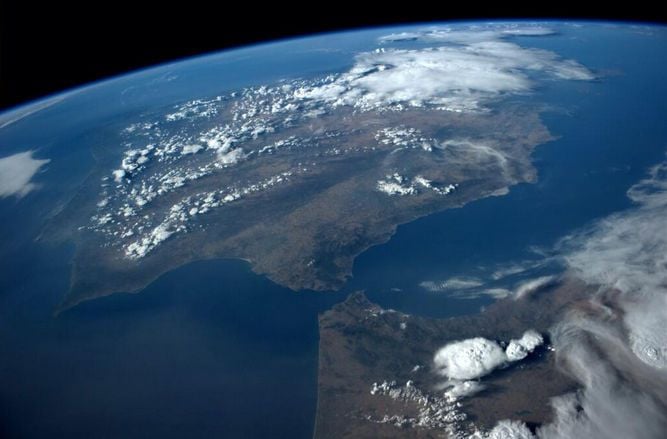 Marruecos Y La Península Ibérica Desde La Iss