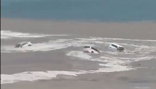 M&aacute;s de 100 mm de lluvia en pocas horas: dejo automoviles flotando y siendo arrastrados al oc&eacute;ano en San Jos&eacute; del Cabo