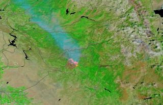 Más de 1000 evacuados a medida que crece el incendio de California