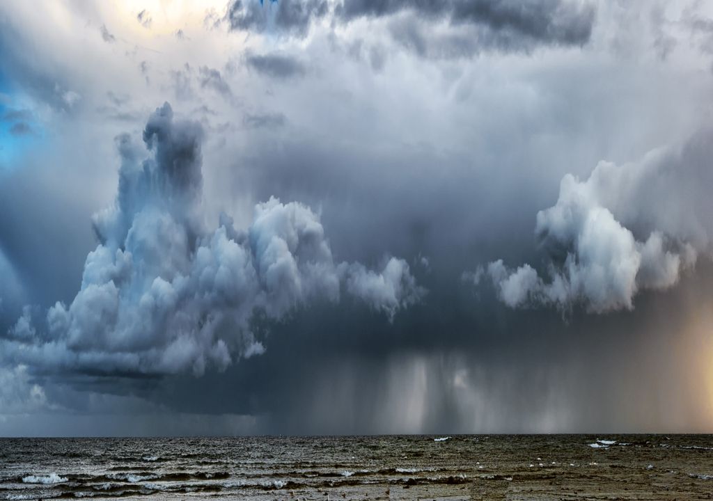Mar y tormentas