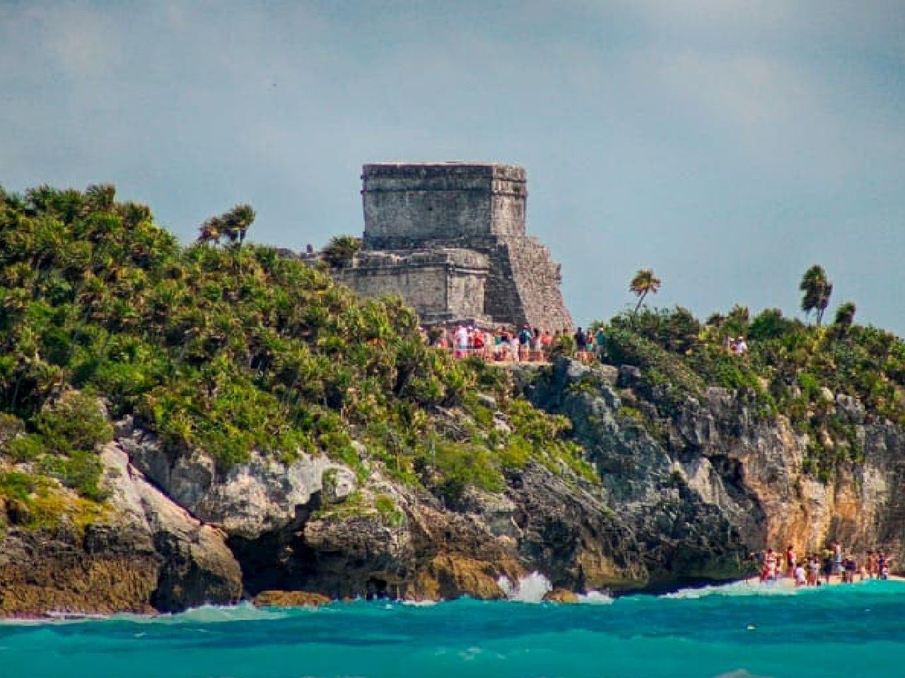 Este impresionante acantilado, está localizado dentro de una increíble zona selvática. Imagen tomada de: Turismo Yucatán