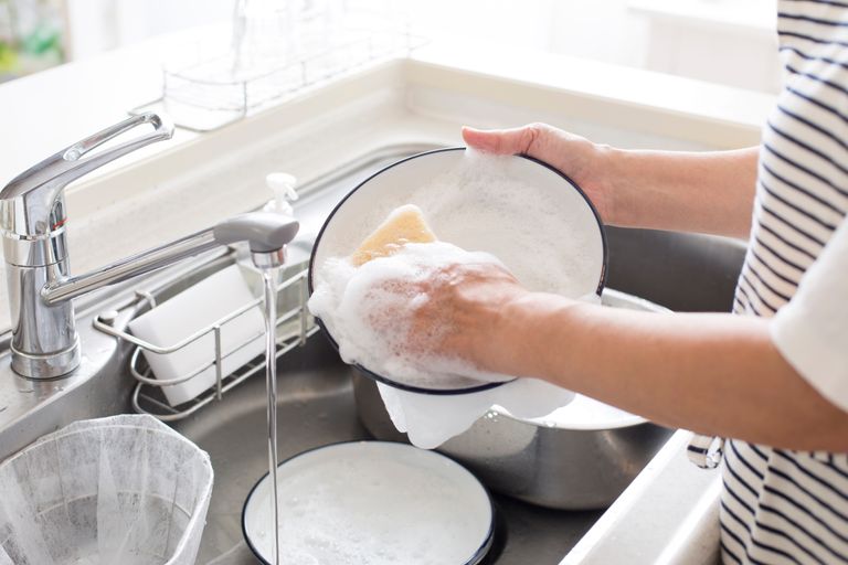 Lavavajillas o lavar a mano los platos: la opción más ecológica