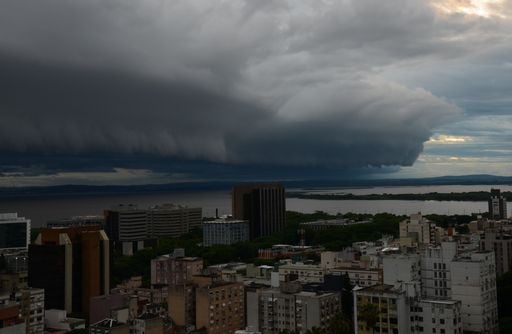 Massa de ar frio e volta da chuva quebram padr&atilde;o no Sul do Brasil