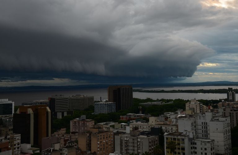 Massa de ar frio e volta da chuva quebram padr&atilde;o no Sul do Brasil