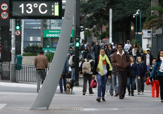Massas de ar frio atípicas devem continuar atingindo o Brasil até o início do verão; entenda o que está acontecendo