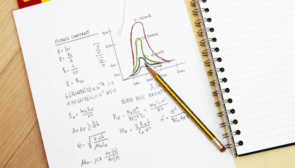 La radiazione di corpo nero per l'epoca era un vero e proprio mistero senza apparente soluzione. Dopo anni ed anni di tentativi falliti, Planck compì quello che lui stesso definì "un atto di disperazione". Ipotizzò che l’energia venisse emessa non in modo continuo, ma in pacchetti separati e indivisibili.