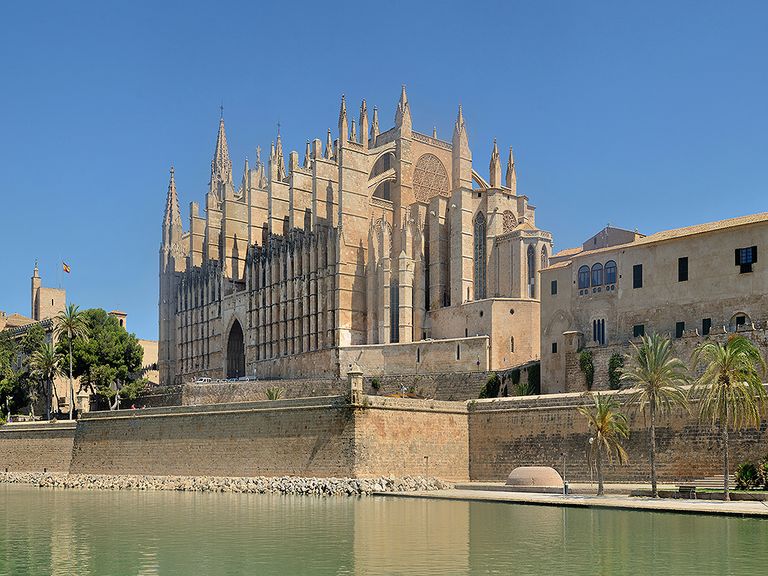 Catedral-Basílica de Santa María de Mallorca, puede ser la primera capital de provincia en superar su valor más alto para un mes de junio. Catedral-Basílica de Santa María de Mallorca, puede ser la primera capital de provincia en superar su valor más alto para un mes de junio.