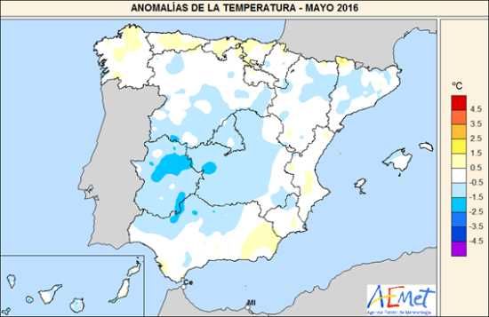 TemperaturasEl mes de mayo ha tenido un carácter normal, con una temperatura media sobre España de 16,4 ºC, valor que queda 0,2 ºC por debajo de la media de este mes (Periodo de Referencia: 1981-2010). Se ha tratado del trigésimo primer mayo más frío desde 1961 y el sexto más frío en lo que llevamos de siglo XXI, por detrás de los meses de mayo de 2013, 2004, 2002, 2010 y 2008.El mes ha resultado frío en gran parte del centro y noreste de la península con anomalías térmicas negativas del orden de 1 ºC en amplias zonas del sur de Castilla y León, Madrid, Castilla-La Mancha, Extremadura, norte de Aragón e interior de Cataluña. Se ha llegado a alcanzar valores cercanos a 2 ºC negativos en puntos de Extremadura. En cambio, en la región cantábrica y en gran parte del sureste peninsular, mayo fue cálido, con anomalías térmicas positivas cercanas a 1 ºC en el norte de Galicia, Asturias, Cantabria, norte del País Vasco y sureste de Andalucía. En Baleares, el mes resultó algo frío, con anomalías negativas inferiores a 1 ºC, mientras que en Canarias tuvo un carácter normal. Anomalías de temperaturas mayo 2016 La oscilación térmica diurna ha resultado menor que lo normal debido a que la media de las máximas quedó 0,4 ºC por debajo de lo normal, mientras que la media de las mínimas fue igual al valor normal. Se registraron algunas heladas en zonas de montaña y en la meseta norte durante los primeros días del mes.Durante la primera quincena del mes las temperaturas se mantuvieron en general en valores inferiores a los normales, especialmente las máximas. A mediados de mayo se produjo una subida generalizada de temperaturas; durante la tercera semana se registraron valores superiores a las normales para la época del año en muchas zonas. A finales de mes, hubo nuevamente algunos días fríos para la época del año en el centro y este de la península.Los valores más altos del mes en observatorios principales se registraron el día 22 en Murcia y Alcantarilla Base Aérea, con 34,5 ºC y 35,4 ºC respectivamente, seguidos de los 33,7 ºC de Córdoba Aeropuerto el día 20 y los 33,4 ºC de Rota el día 4.Las temperaturas más bajas en observatorios principales se midieron el día 2, con -4,1 ºC en Molina de Aragón y -2,7 ºC de Teruel, y el día 1, con -2,5 ºC en el Puerto de Navacerrada y -1,7 ºC en Valladolid Aeropuerto. Destaca también la temperatura mínima del día 3 en Santander, 5,6 ºC, la cual constituye el registro más bajo de temperatura en mayo de la serie, con datos desde 1951.PrecipitacionesMayo ha sido en su conjunto húmedo, con una precipitación media sobre España de 78 mm, valor que supera en un 28% el valor normal, que es de 61 mm (Periodo de Referencia: 1981-2010).Las precipitaciones han superado los valores normales en gran parte del territorio nacional triplicándose dicho valor normal en zonas del suroeste peninsular y de Canarias, sin embargo, no han alcanzado ni el 50% del valor normal en diversas áreas del sureste peninsular, sur de Aragón y Cataluña, norte de La Rioja, oeste de la provincia de Guadalajara e isla de Ibiza. 