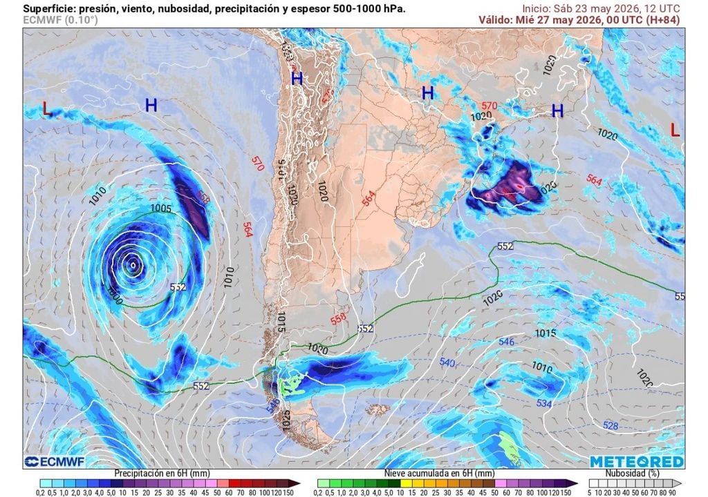 En superficie se aprecia la aproximación de un gran sistema frontal hacia Chile central; sin embargo, las altas presiones actuarán como un escudo, bloqueando su avance y confinando las precipitaciones al centro-sur del país.