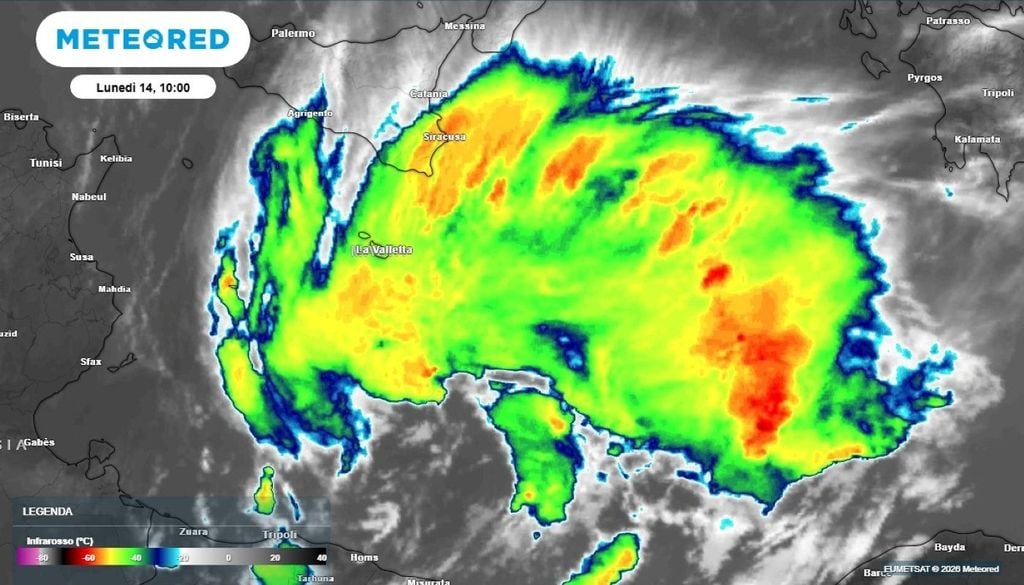 Sistema convettivo a mesoscala. Nei MCS intensi mediterranei è molto comune lo sviluppo di mesovortici o di una circolazione ciclonica a mesoscala, che possono durare diverse ore, prima di dissolversi.