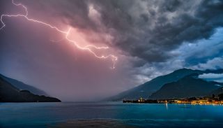 Mediterraneo nel mirino: blocco a nord e goccia fredda retrograda, causeranno maltempo su Sardegna, Nord-Ovest e Toscana